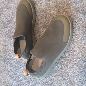 Hey folks women's voyager shoe